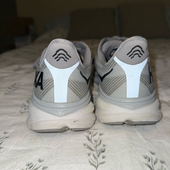 Men’s gray Hoka tennis shoes - Picture 5 of 10